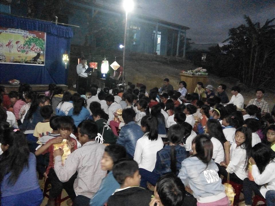 Toàn cảnh tết trung thu 2016 trương PTDTBT THCS Trà Linh