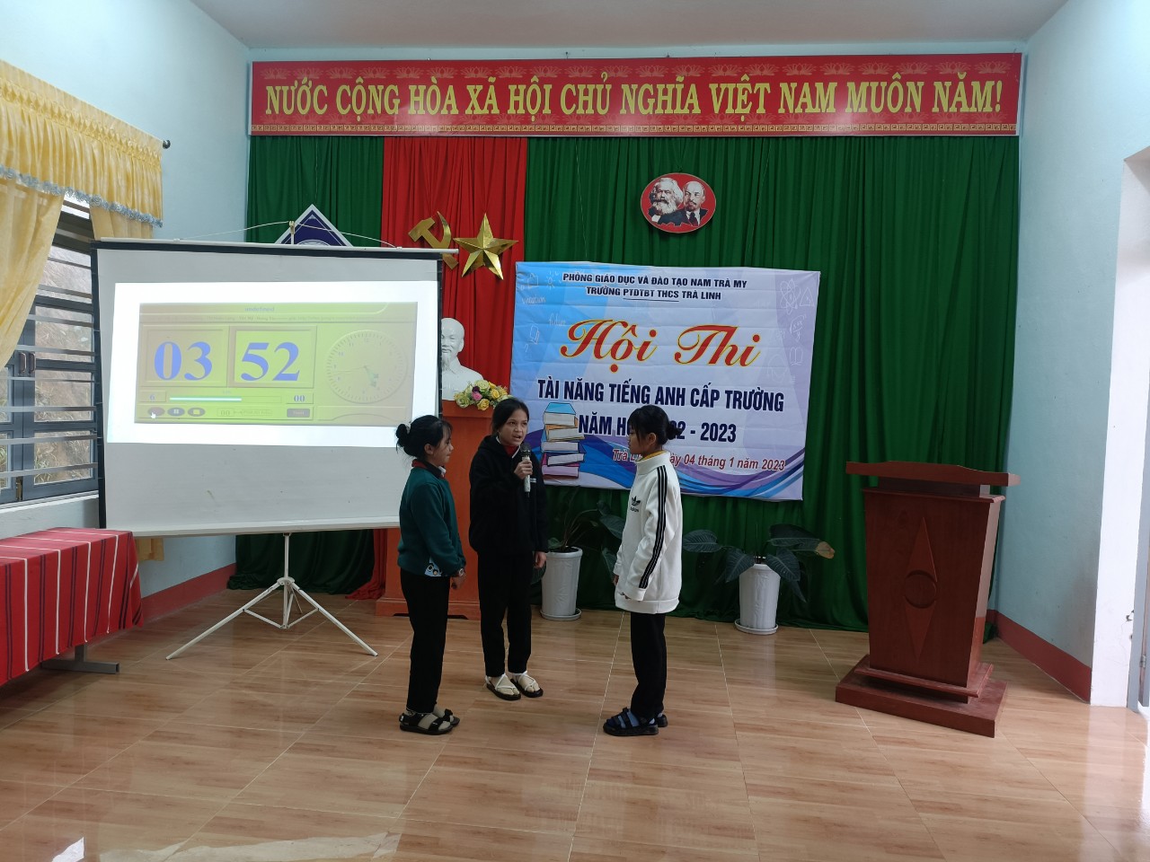 Học sinh tham gia hội thi